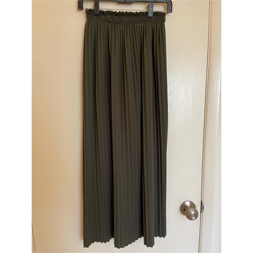 Olive a-line pleated skirt, L/XL from Modanisa
